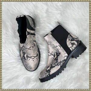 Universal Thread Vegan Leather Snakeskin Ankle Booties Size 10